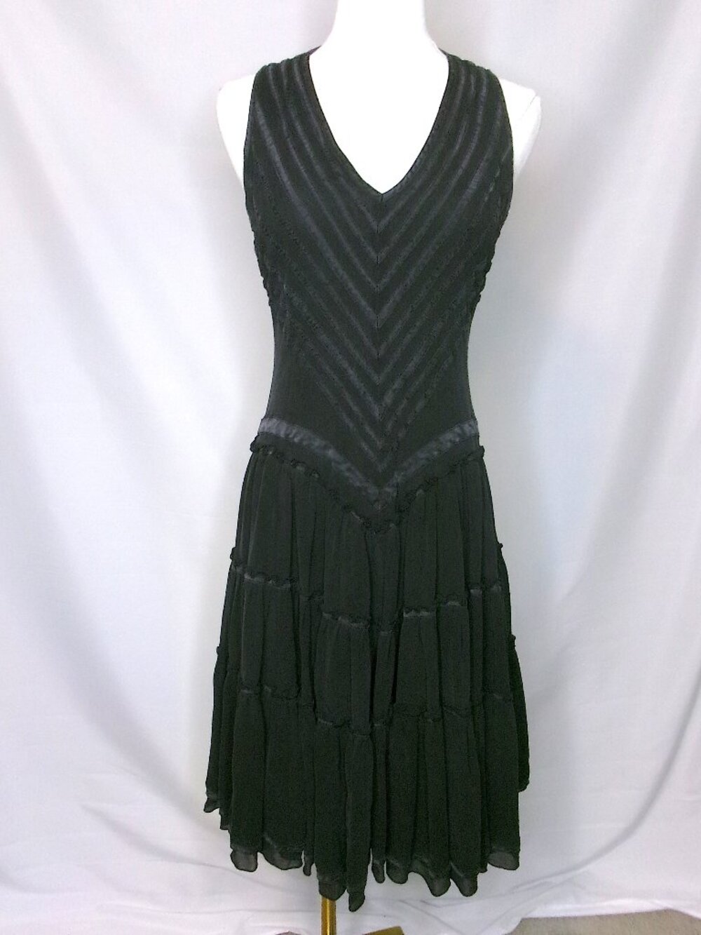 Strenesse Gabrielle Strehle Black Tiered Midi Dress Size 36 V-Neck Designer Luxu